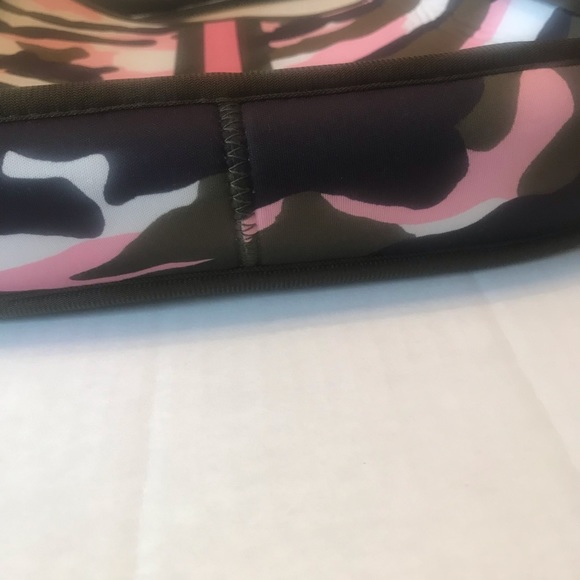 💗Ah-dorned messenger guitar strap pink camo crossbody bag.💗 - Picture 7 of 8